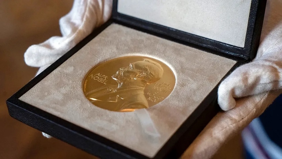 Mircea Cărtărescu şi Ana Blandiana, în cursa pentru Nobelul pentru Literatură. Când este anunţat laureatul din 2026