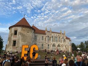 Purtate, dar nu uitate: o nouă ediţie a campaniei de reciclare a hainelor pentru fanii EC şi nu numai.