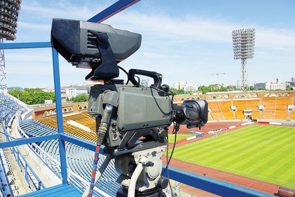 Derby-ul Steaua - Dinamo, difuzat astăzi de Look TV
