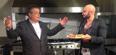 Mihai Bendeac intră în bucătăria lui Dinescu de la TVR 1, la "Politică şi delicateţuri"