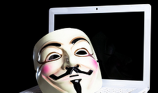 Hackerii Anonymous au atacat site-uri islamiste, periclitând ancheta în cazul atentatelor din Franţa