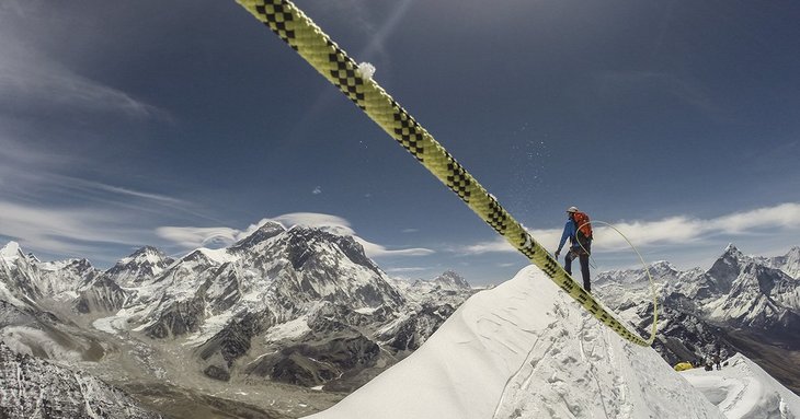 Sherpa, documentar premiat despre tragedia şerpaşilor de pe Everest, pe Discovery Channel