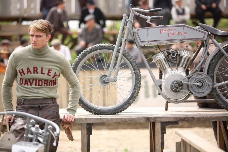Motocicleta din imagine este o recplică creată pentru programul Discovery Communications Harley and The Davidsons