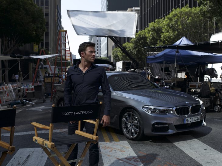 VIDEO. Vedete şi maşini. Fiul actorului Clint Eastwood, în ultima reclamă BMW Seria 5. Milla Jovovich, imaginea Toyota