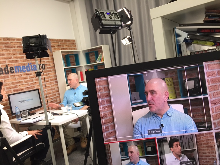 VIDEO. Răzvan Exarhu, povestitor la Ferma de pe Pro TV: „Mi s-a părut interesant să-mi folosesc aşa vocea. Mi-aş dori să fac şi dublaje de desene animate”