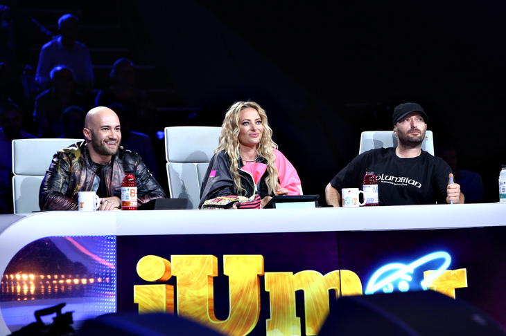 Show-ul iUmor şi-a hotărât finaliştii. Momentele de stand-up comedy domină finala. Premiul pus în joc: 20.000 de euro