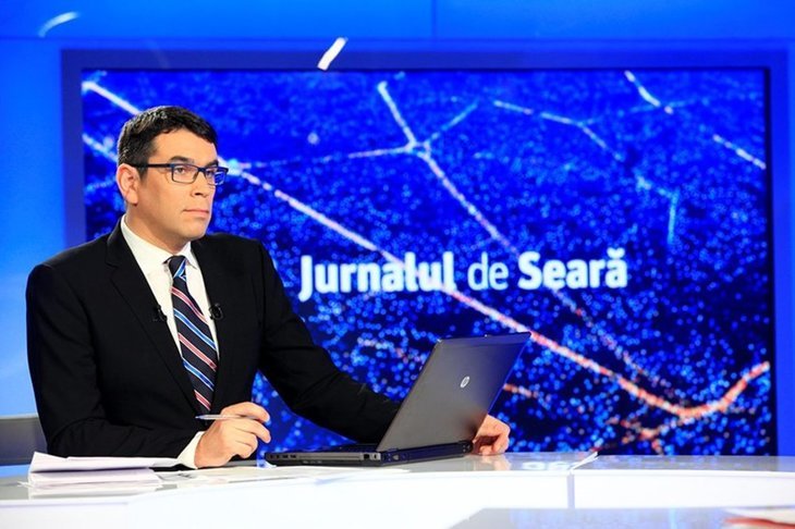 Cosmin Prelipceanu, înapoi la Jurnalul de seară după două săptămâni de pauză. Va purta o orteză din cauza accidentului