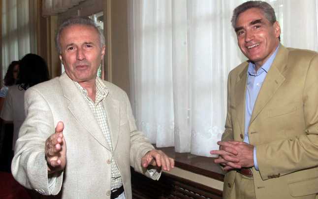 Dumitru Tinu alături de Petre Roman. Foto: Adevărul