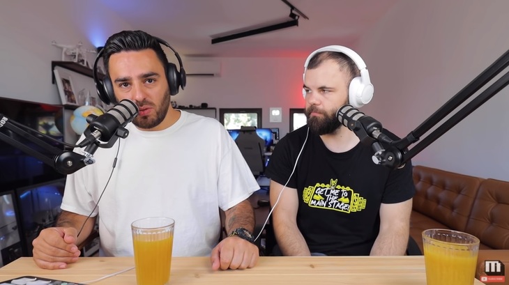 Marian Ionescu (Mariciu, vlogger) şi Alin Pândaru (Pandutzu, blogger)