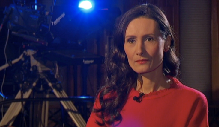 Alina Grigore, prezentatoarea emisiunii „Frontul de acasă”. Foto: TVR