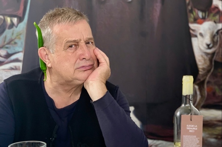 Revelion la Prima TV: Cârcotaşii şi foştii „trăsniţi” în program. Dinescu, la miezul nopţii
