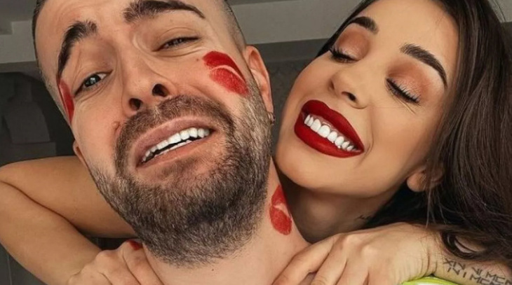 Speak şi Ştefania şi-au transformat vacanţa în reality show. Va fi pe Voyo