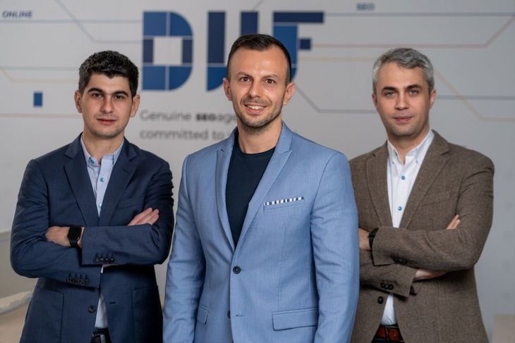 Eugen Predescu (centru) se alătură agenţiei în calitate de Managing Director al diviziei Paid Media