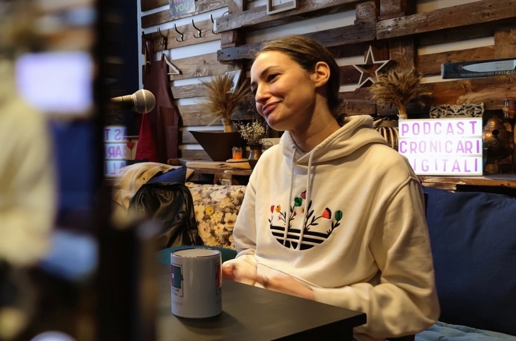 Raluca Aprodu, invitată în cel mai recent episod al podcastului Cronicari Digitali. Sursa foto: Zaga Brand