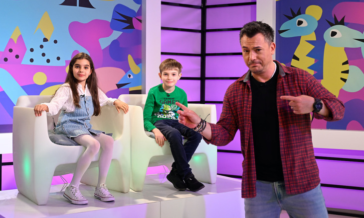 Un nou sezon al emisiunii Alpha Kids, prezentată de Răzvan Fodor, începe sâmbătă, 18 iunie, la Antena 1. Sursa foto: Antena 1