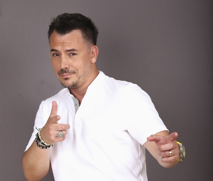 Răzvan Fodor va prezenta noul sezon Splash! Vedete la apă, alături de Ramona Olaru şi Monica Bîrlădeanu. Sursa foto: Antena 1