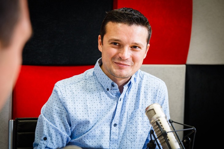 Toader Păun, fost director de programe la Europa FM, actual director de comunicare la agenţia Zaga Brand. Surse foto: Facebook şi Ana Dumitru