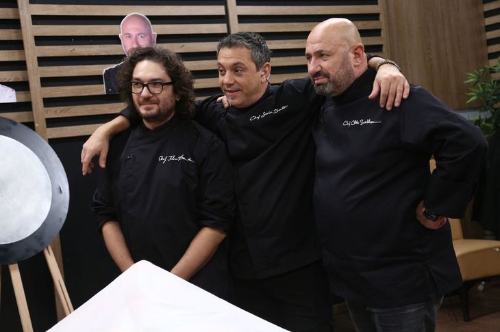 Florin Dumitrescu, Sorin Bontea şi Cătălin Scărlătescu aniversează 10 ani de când realizează împreună show-ul culinar cu Chefi. Sursa foto: Antena 1