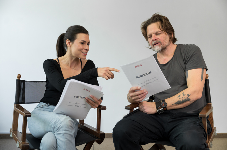 Ana Ularu şi Florin Piersic jr., la una dintre primele întâlniri pentru realizarea noului serial Netflix / foto: Vlad Coplea