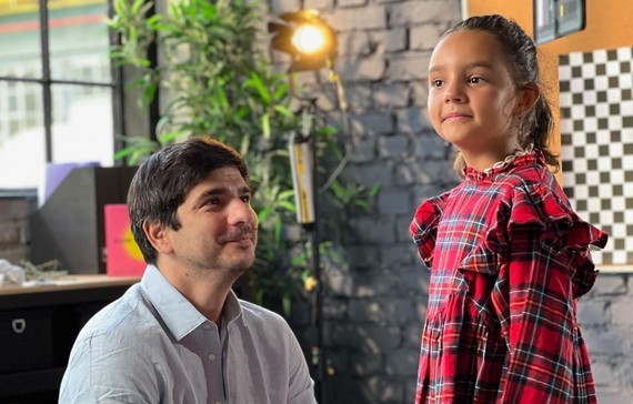 Primele imagini video cu Eva, fata lui Cătălin Măruţă şi a Andrei, din filmul „Tati Part-Time”