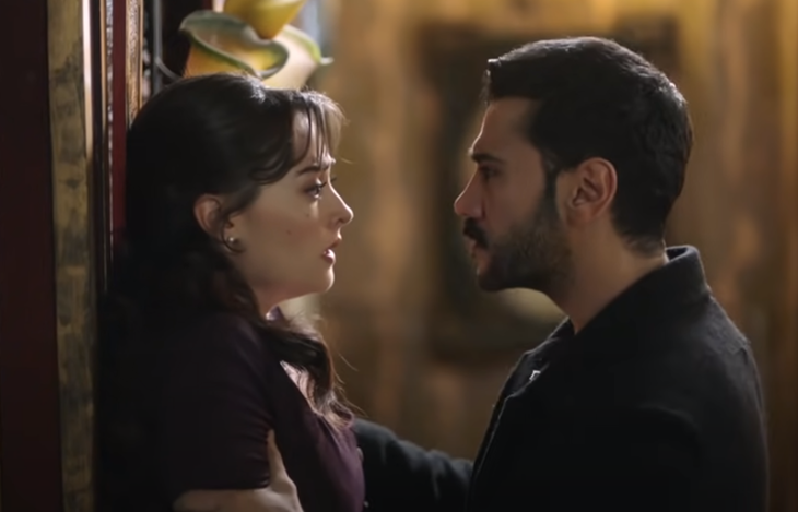 Esra Bilgiç şi Uğur Güneş