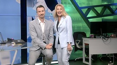 Surpriză la EuroNews. Cum a intrat Nadia Comăneci din turul redacţiei direct peste ştiri. "O legendă poate întrerupe ştirile". VIDEO cu momentul