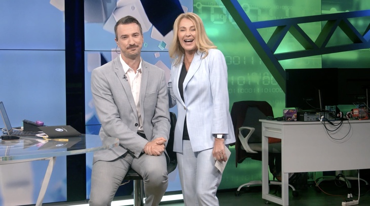 Surpriză la EuroNews. Cum a intrat Nadia Comăneci din turul redacţiei direct peste ştiri. "O legendă poate întrerupe ştirile". VIDEO cu momentul