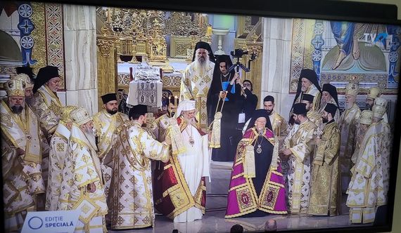AUDIENŢE. Sfinţirea picturii Catedralei Naţionale, transmisă de Pro TV, TVR, Trinitas şi marile posturi de ştiri, în direct. Cine a câştigat intervalul