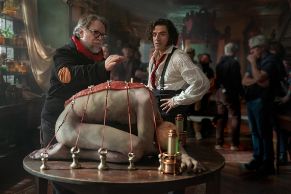 Imagini spectaculoase din Frankestein-ul lui Guillermo del Toro - VIDEO&FOTO