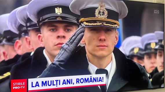 Parada de 1 Decembrie pe TV. Cum s-a văzut defilarea de la Arcul de Triumf. Realitatea, imagini cu Simion şi Georgescu. Cine a precizat "sursa TVR"? (GALERIE FOTO)