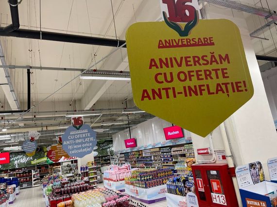 GALERIE FOTO (P) Reduceri cu miile la Aniversarea Auchan. Conceptul: oferte "Anti-inflaţie", cu multe 1+1 şi 2+1