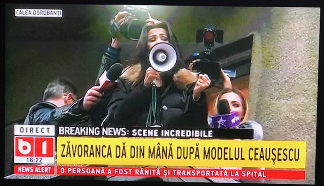 A ieşit la balcon ca Ceauşescu. Radu Banciu şi B1, ironii cu pomana Oanei Zăvoranu