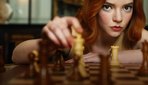 Paginadeseriale: The Queen’s Gambit, în trending pe Netflix. E cea mai urmărită miniserie