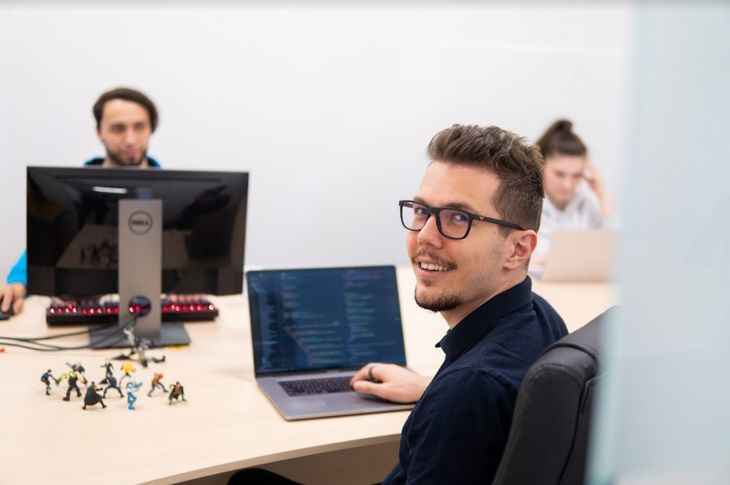 COMUNICAT. Recenzii cursanţi despre programele construite de Petru Trîmbiţaş: ”WellCode schimbă vieţi!”