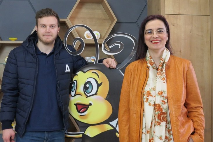 Cecilia Caragea, fondator Arena Communications si Iosif Popescu, operator la producţiile agenţiei