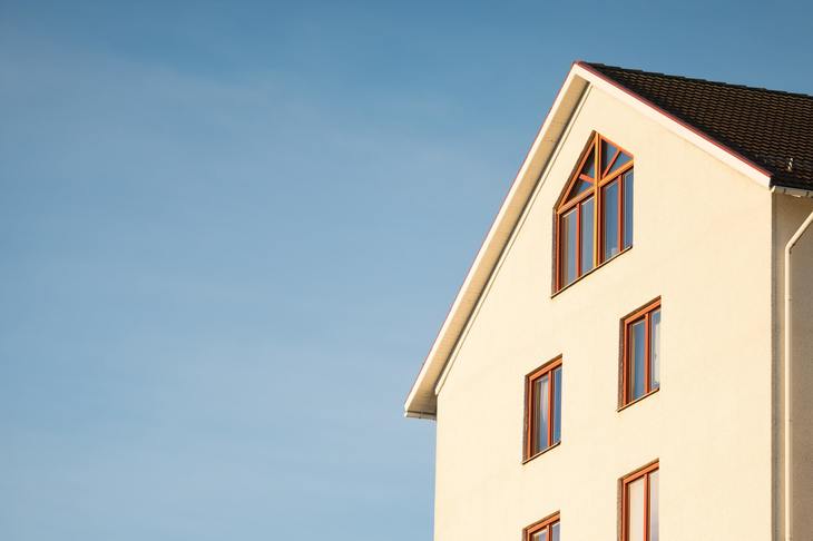 COMUNICAT. Casa vs. apartament: Care sunt avantajele şi dezavantajele?
