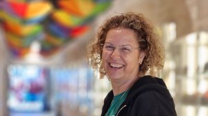 Asistenta medicală care a salvat vieţi luptă acum pentru propria viaţă. Strângere de fonduri pentru un tratament neacoperit