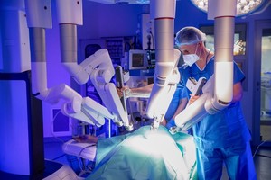 Tratamente moderne pentru adenomul de prostată la Spitalul Clinic SANADOR