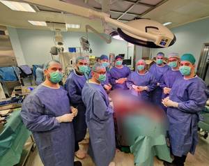 Medicii de la Spitalul Universitar din Capitală au realizat a cincea intervenţie de înlocuire a completă a femurului cu o megaproteză tumorală