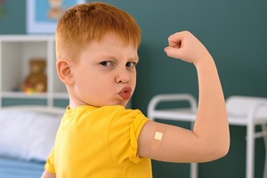 Vaccinarea anti-Covid ar putea oferi beneficii suplimentare copiilor cu dermatită atopică