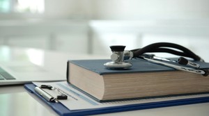 Tratamentul leucemiei mieloide acute: schimbări majore în noile ghiduri ale Societăţii Americane de Hematologie