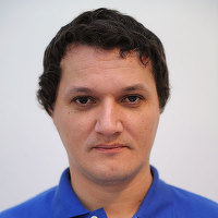 Ponta este alungat din Guvern ca și Boc, de mulțime și Facebook