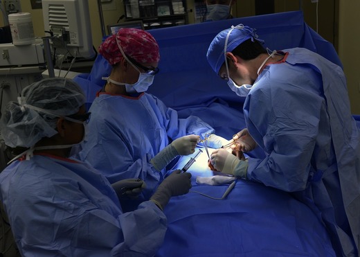 Înalta Curte: medicii nu pot primi “donații”