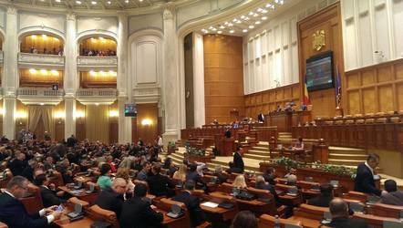 TVA va fi redusă la 20% din 2016 și la 19% din 2017, în schimbul menținerii taxei pe stâlp și a supraaccizei până în 2017