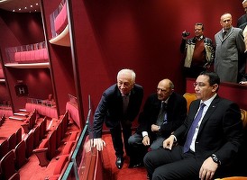 Ponta se plânge că miniștrii nu pot cheltui veniturile suplimentare la buget din cauza procedurilor actuale la licitații