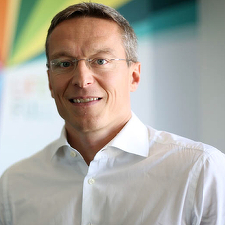 Un fost director comercial al Vodafone România a fost numit șef pe retail al grupului australian Telstra 