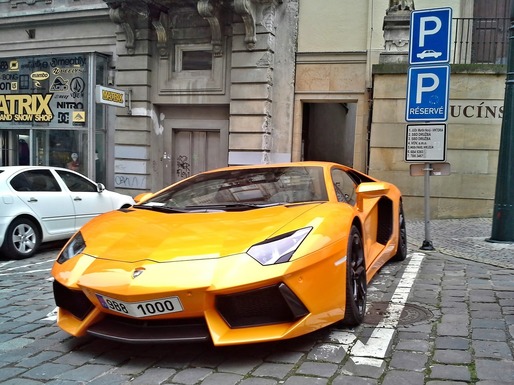 Românii continuă să își cumpere mașini scumpe: Ferrari, Lamborghini, Maserati