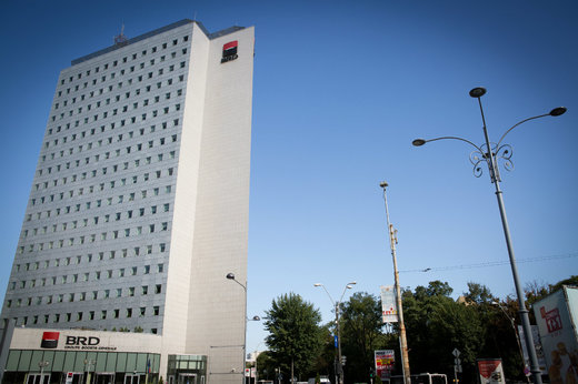 Circa 100 de salariați BRD pichetează sediul central al băncii solicitând un nou contract colectiv de muncă