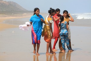 Guvernul încearcă să atragă turiști din India cu SPA, snowmobil și vinuri