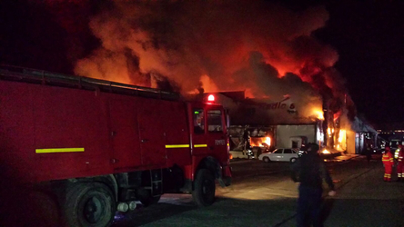 Cea mai mare fabrică de mezeluri din Argeș a luat foc. Groupama și Omniasig ar putea plăti daune uriașe
